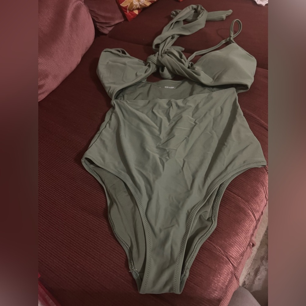 One piece Bathing Suit 🩱all for 50$